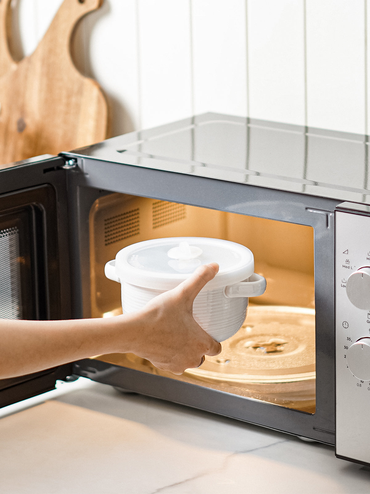 28 oz Ceramic Soup Bowl with Vented Silicone Lid and Handles, Microwave & Oven Safe,Set of 2