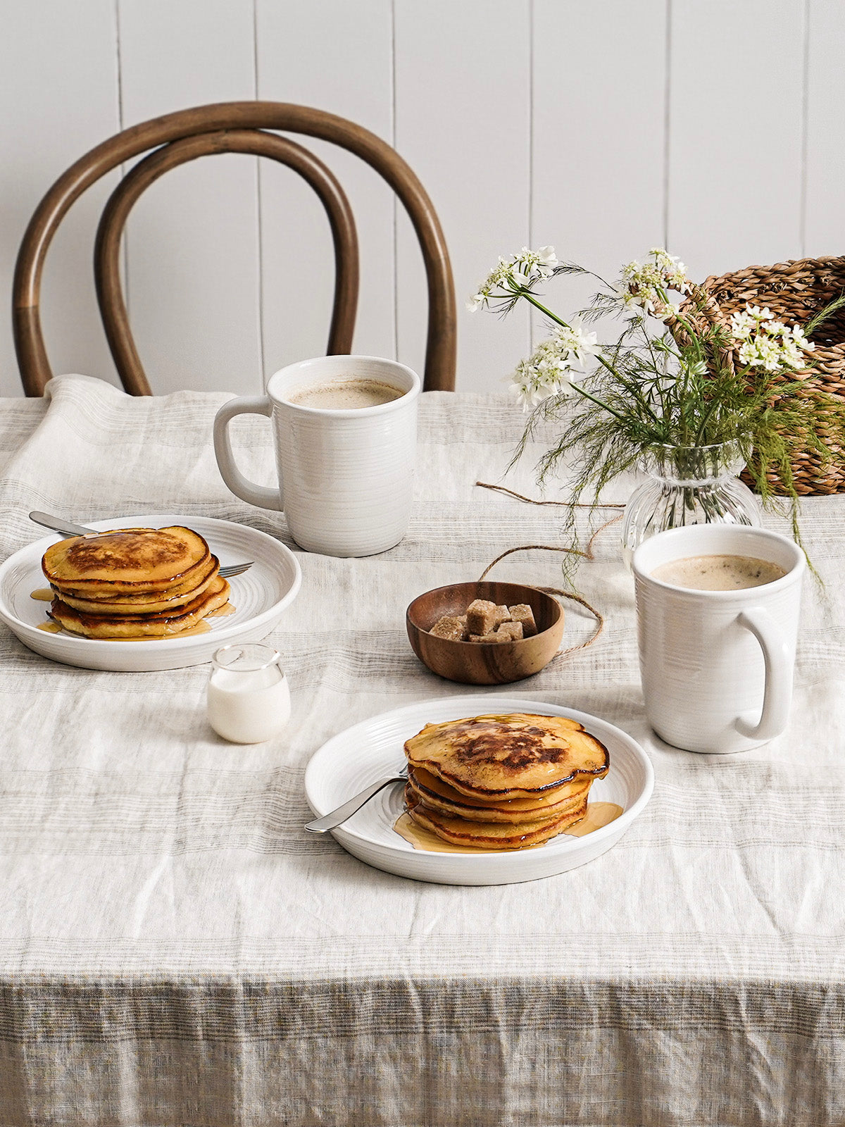 16 Piece White Ceramic Dinnerware Set with Plates, Bowls & Mugs, Microwave & Dishwasher Safe, Service for 4