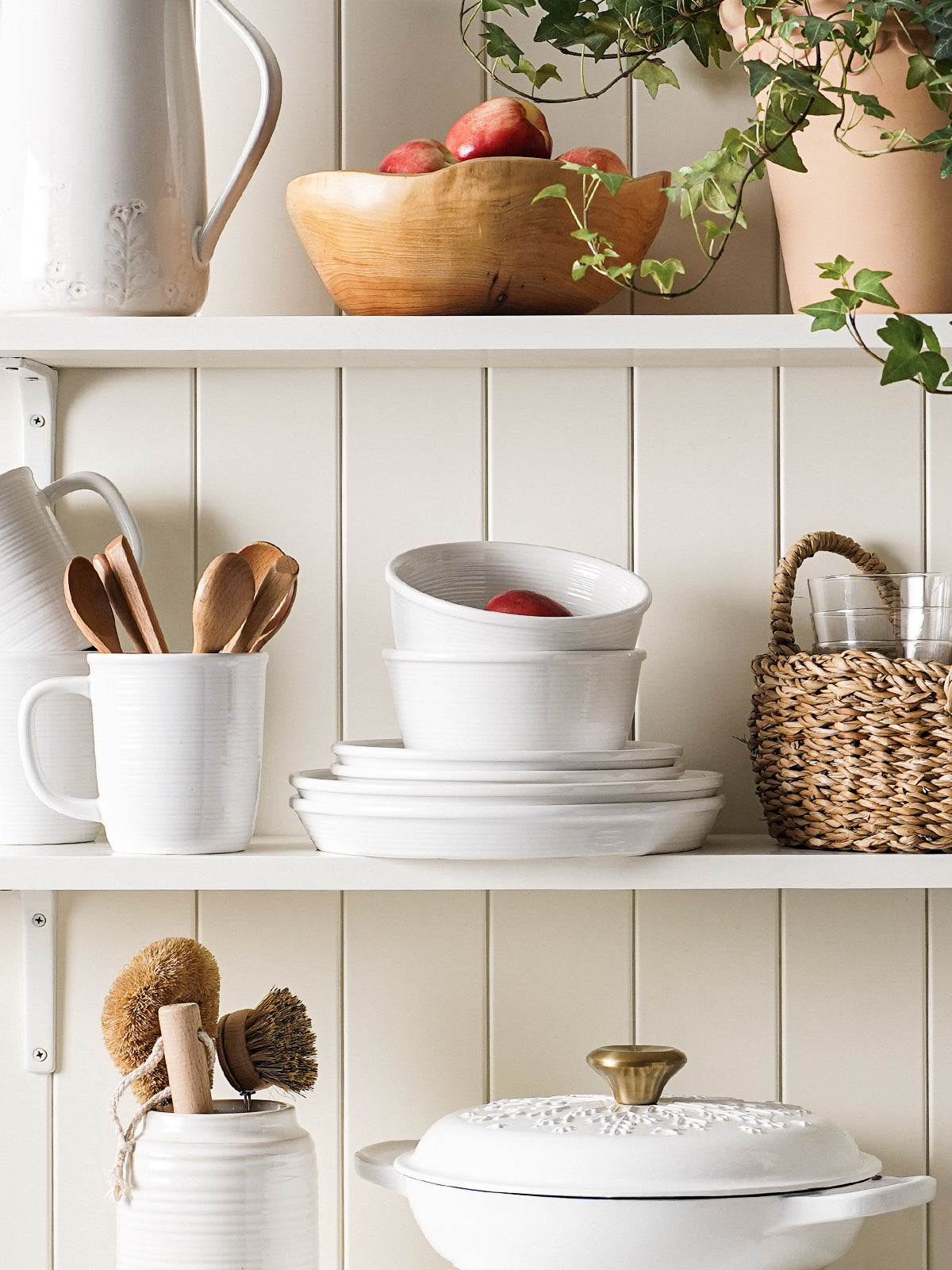 16 Piece White Ceramic Dinnerware Set with Plates, Bowls & Mugs, Microwave & Dishwasher Safe, Service for 4