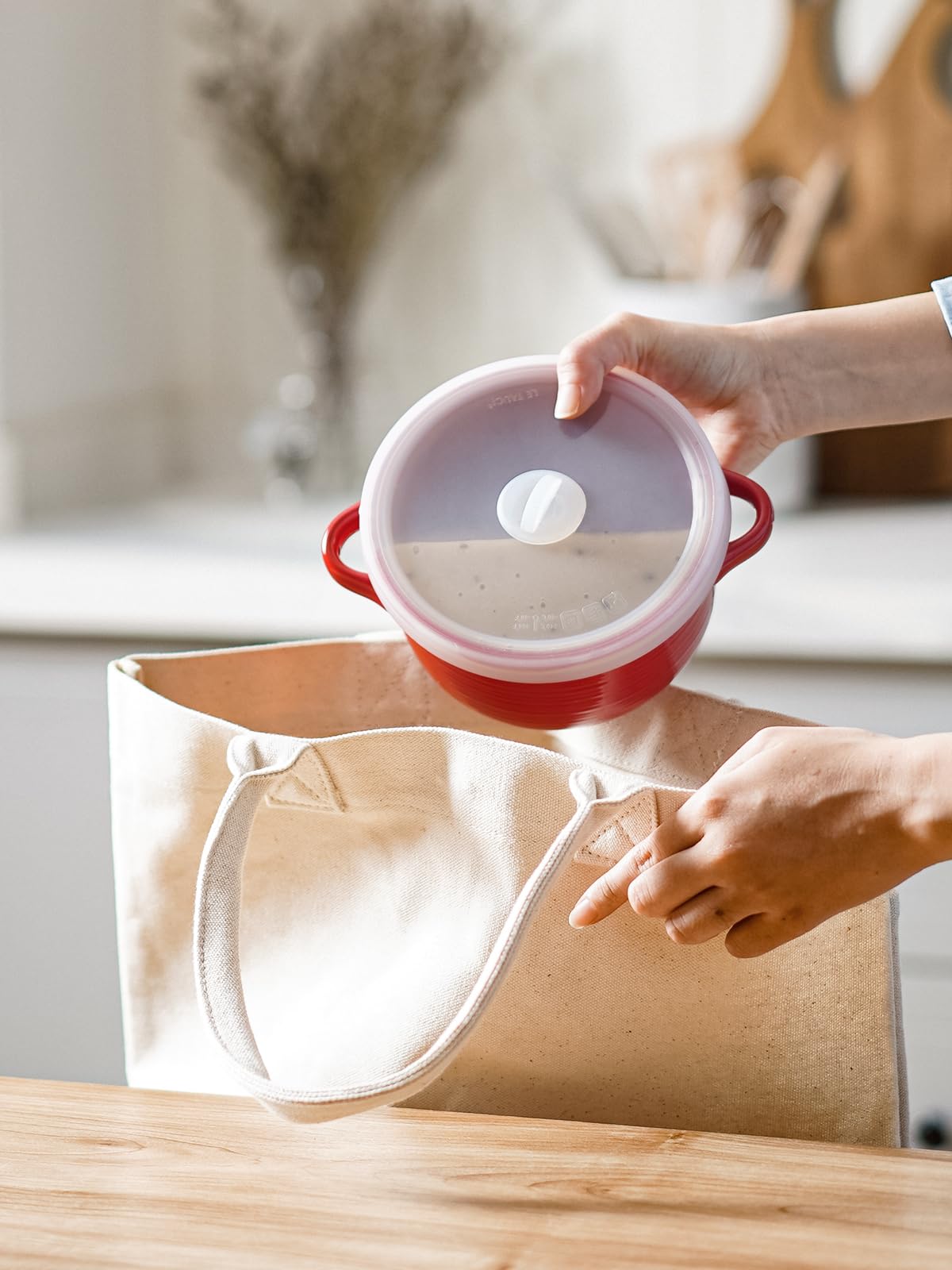 Red Ceramic Soup Bowls with Lids and Handles, 28 oz French Onion Soup Bowls Set of 4, Microwave Safe Bowls for Cereal, Chili, Stew and Leftovers